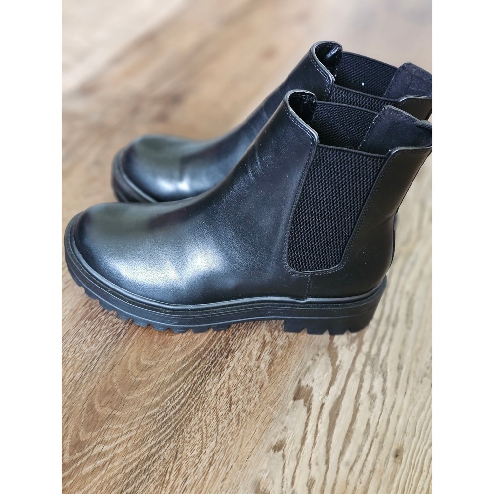 Unrated Womens Black Chelsea Boots Lug Sole Ankle Booties Size 7.5M
